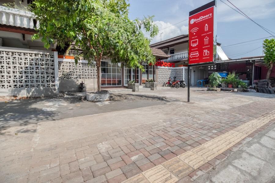 Reddoorz Near Malioboro Tugu Station Jogja Yogyakarta Exterior foto